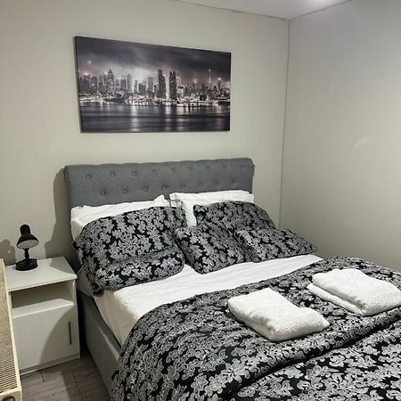 לונדון Beautiful Hoe Street First Floor One Bedroom Apartment B Walthamstow מראה חיצוני תמונה