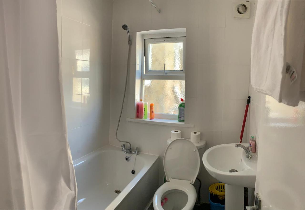 לונדון Beautiful Hoe Street First Floor One Bedroom Apartment B Walthamstow מראה חיצוני תמונה