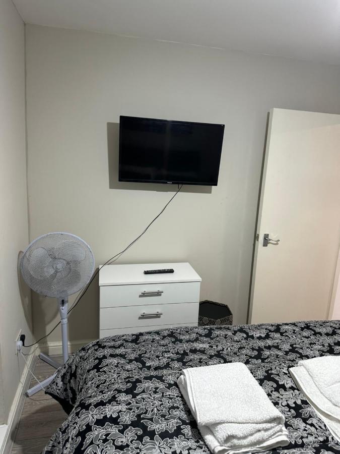 לונדון Beautiful Hoe Street First Floor One Bedroom Apartment B Walthamstow מראה חיצוני תמונה